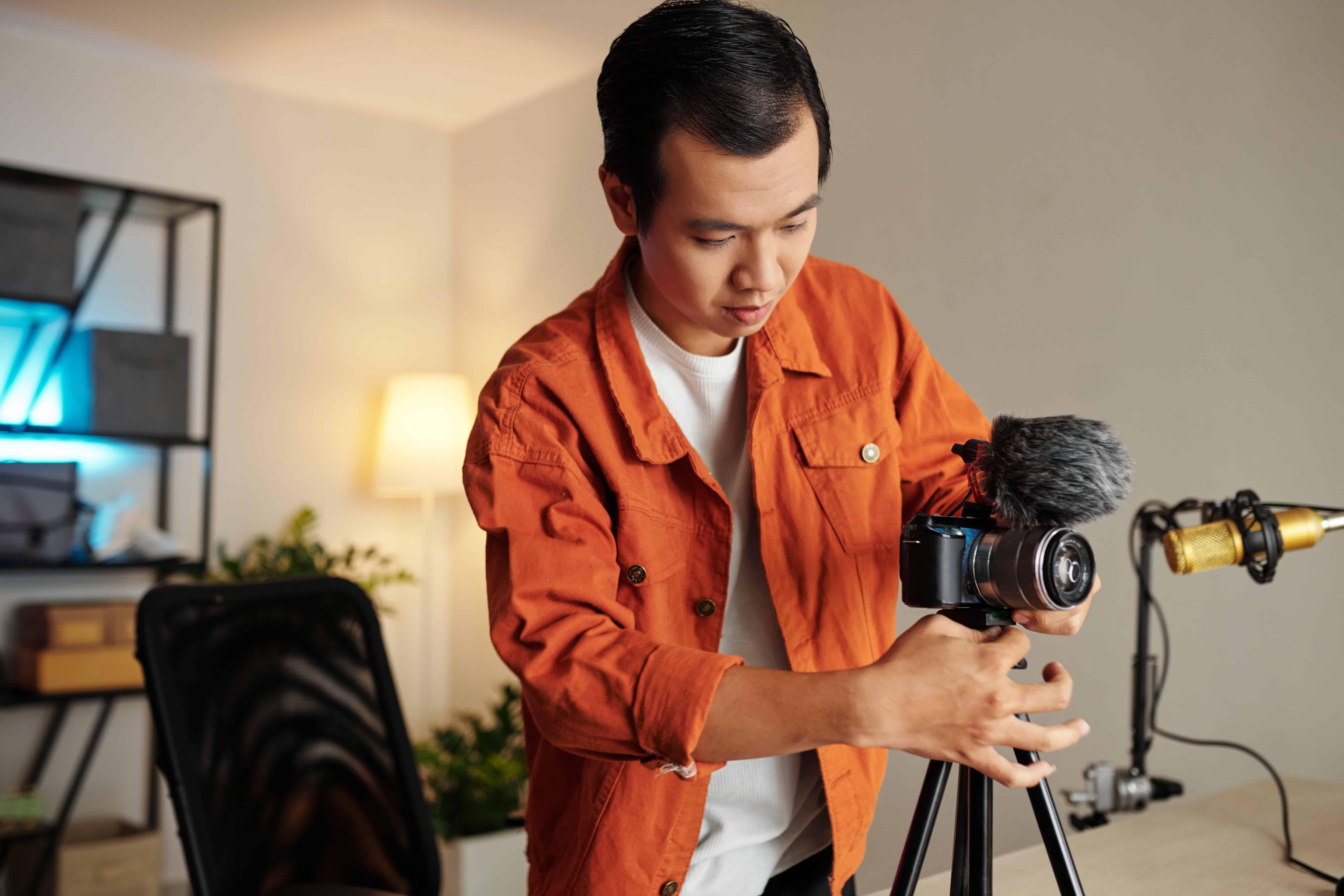 ininfluencer setting filming equipment 2022 07 26 19 44 51 utc